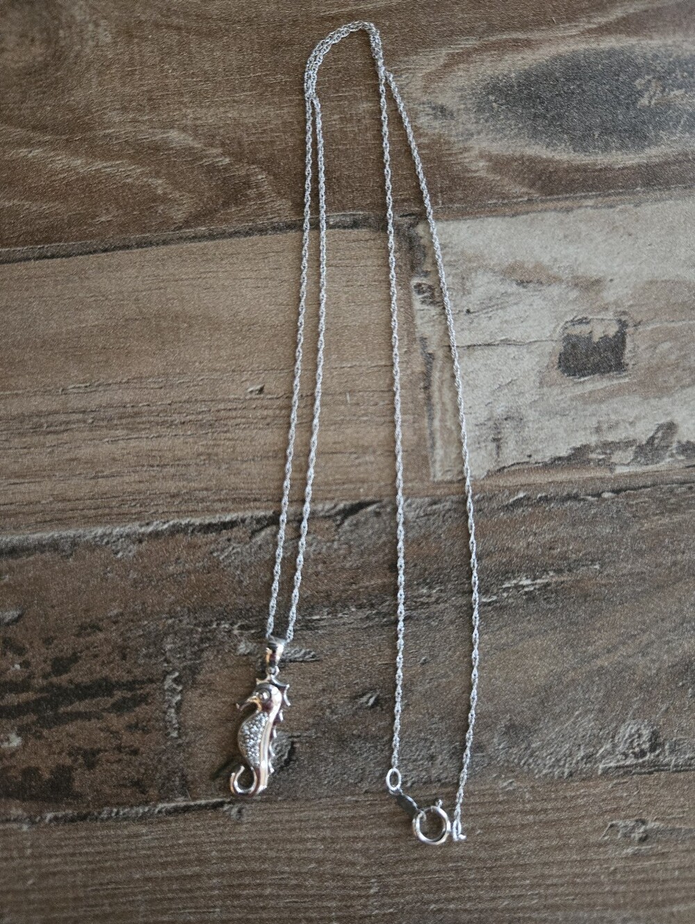 Seahorse Pendant Necklace 14k White Gold